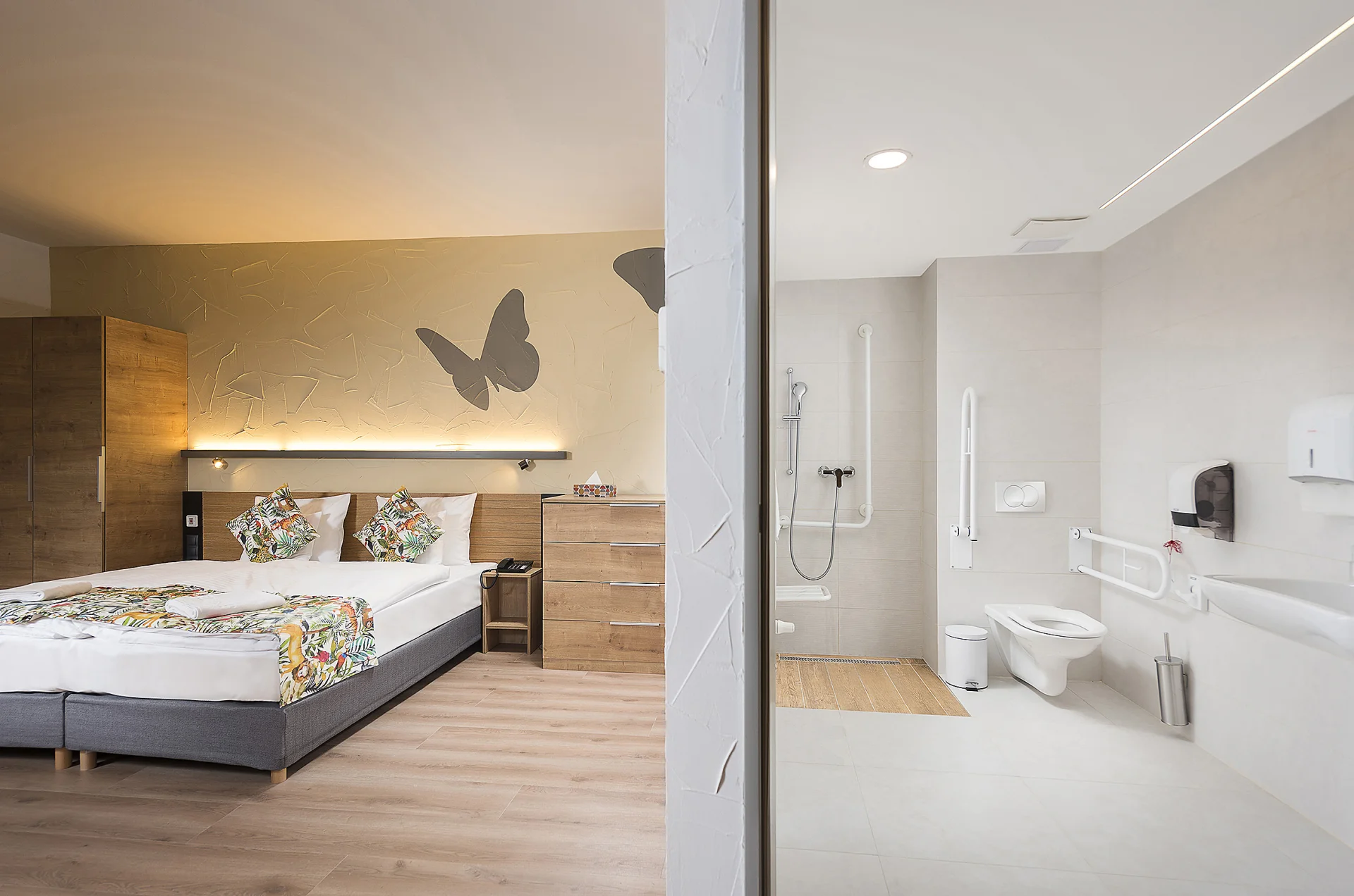 Standard double room, with disabled access